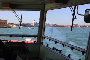 Vaporetto 'dan Venedik 'e görünüm 