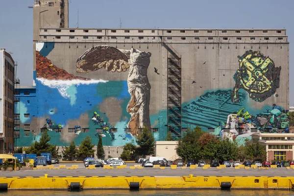 Fabrika binasında Graffiti