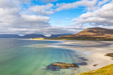 Harris Adası 'ndaki Seilebost Plajı' na bakıyorum. Hebrides 'in dışında.