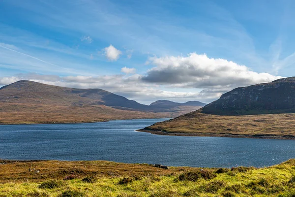 Olhando Para Fora Sobre Loch Seaforth Com Montanhas Atrás Nas — Fotografia de Stock