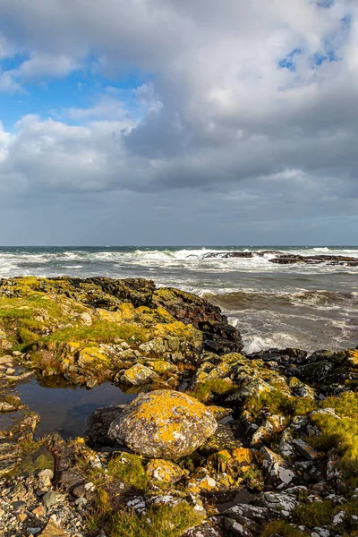 西部诸岛北上的岩石海岸线 — 图库照片