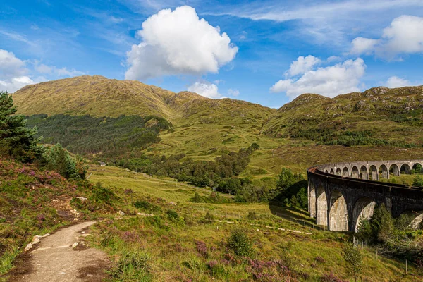 Een Pad Naar Het Glenfinnan Viaduct Schotse Hooglanden — Stockfoto