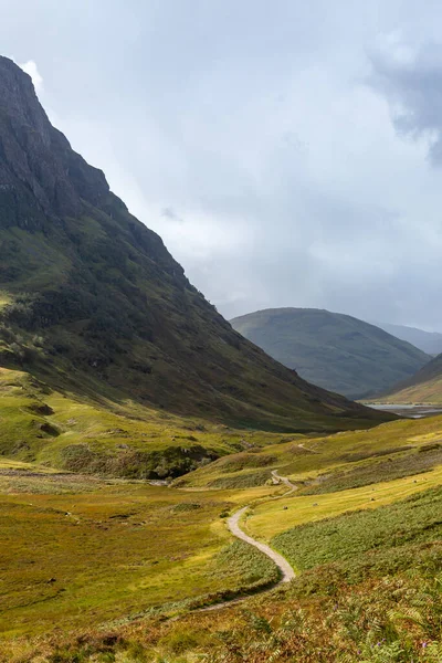 Pathway Scottish Highlands Valley Mountains Surrounding — Stock Photo, Image