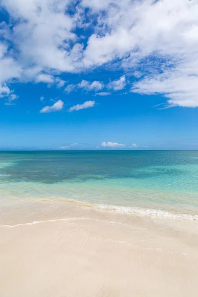 Pohled Tyrkysové Karibské Moře Modrou Oblohou Nad Hlavou — Stock fotografie