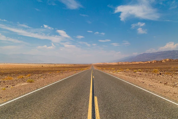 Una Lunga Strada Attraverso Valle Della Morte California — Foto Stock