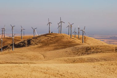 Kaliforniya 'daki Kuru Tepe' de Rüzgar Türbinleri