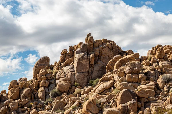 Σχηματισμοί Βράχων Στο Εθνικό Πάρκο Τζόσουα Τρι Καλιφόρνια Μια Ηλιόλουστη — Φωτογραφία Αρχείου