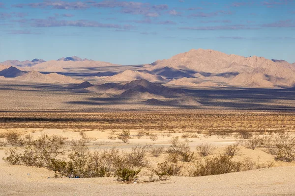 Paysage Désertique Californien Avec Des Ombres Nuageuses Sur Les Montagnes — Photo