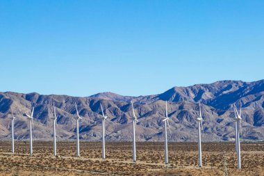 Kaliforniya Çölünde Rüzgâr Türbinleri