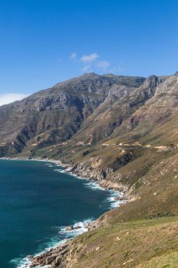 Cape Town yakınlarındaki Chapman Tepesi 'nin engebeli kıyı şeridi.