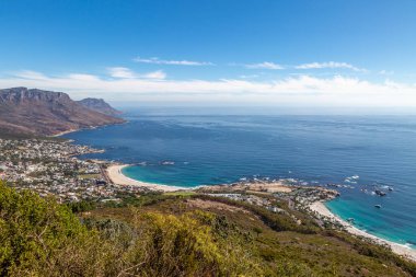 Güney Afrika 'daki Cape Yarımadası boyunca bakıyorum.