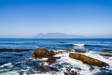 Robben Adası 'ndan Masa Dağı' nın puslu manzarası