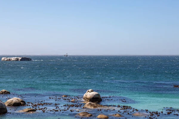 サイモンの町から南アフリカのケープ半島に沿って海を眺める — ストック写真