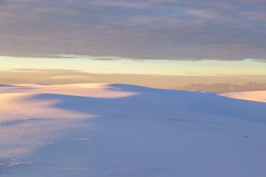 New Mexico 'daki White Sands Ulusal Anıtı' nın gün doğumunda cennet manzarası.