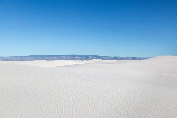 Вид Огромные Песчаные Дюны Национального Памятника Уайт Сэндс Ясным Синим — стоковое фото