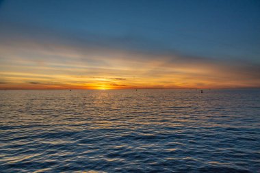 Gün batımında Redondo Rıhtımı 'ndan deniz manzarası.