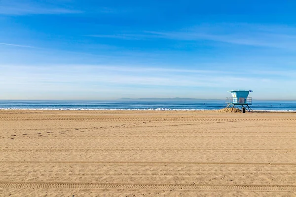 Güneşli Bir Günde Huntingdon Sahili Kaliforniya Bir Cankurtaran Kulübesi — Stok fotoğraf