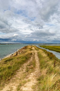 Denize yakın bir patika, Wight Adası 'nda.