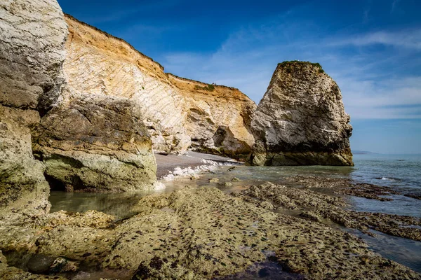 Wight Adası 'ndaki Freshwater Körfezi' ndeki Kaya oluşumları.