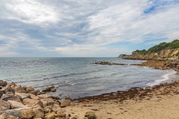 Wight Adası 'ndaki Ventnor yakınlarındaki Steephill Koyu' na bakıyorum.