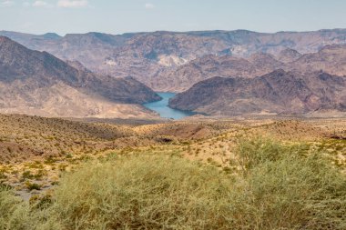 Yaz boyunca Arizona 'da Mead Gölü manzarası.