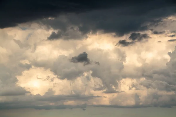 Wolken Über Einem Flugzeugfenster — Stockfoto
