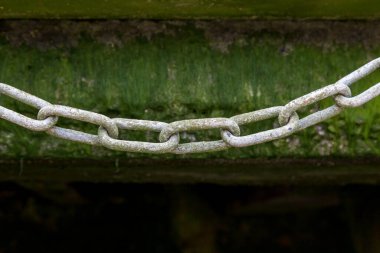 Bir Eski Metal Zincir