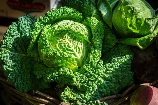 Bright Green Savoy Cabbage Sale Market Stall — Stock Photo, Image