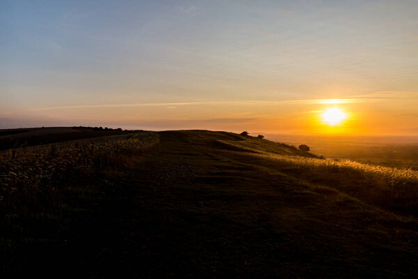 Закат вдоль Южной Докки в Сассексе, в Дичлинг-Бикон