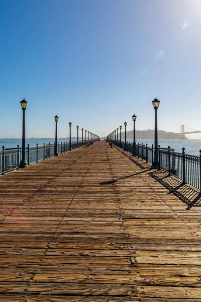 Глядя Прогулочной Дорожке Сан Франциско Бей Бридж Алькатрас Вдали — стоковое фото