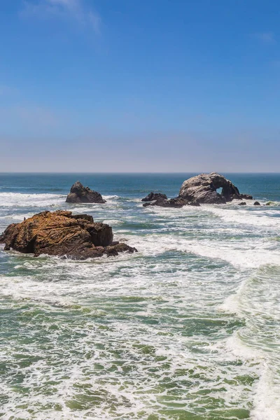 サンフランシスコ近くのカリフォルニア海岸沖のシール ロック — ストック写真