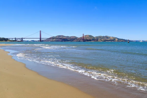 Golden Gate Bridge Crissy Field Beach — Stock Photo, Image