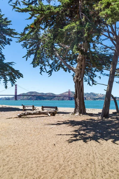 Most Golden Gate Oglądany Crissy Field Beach — Zdjęcie stockowe