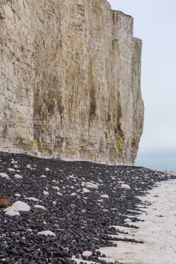 Tebeşir kayalıkları ve Sussex 'te çakıl taşı plajı