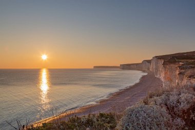 Sussex sahilinde gün batımı