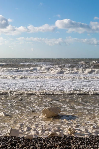 Uitkijkend Naar Zee Vanaf Rotsachtige Sussex Kust Een Zonnige Dag — Stockfoto