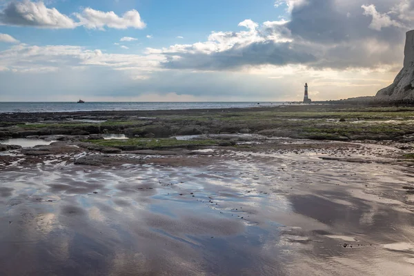 Looking Beach Eastbourne Low Tide Beachy Head Lighthouse — Stock Photo, Image