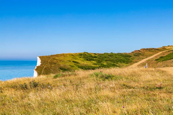 Хмарочос Біля Seaford Head Морем Позаду Блакитним Небом Над Головою — стокове фото