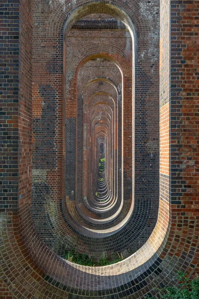 Olhando Através Dos Arcos Arquitetônicos Viaduto Vale Ouse Sussex — Fotografia de Stock