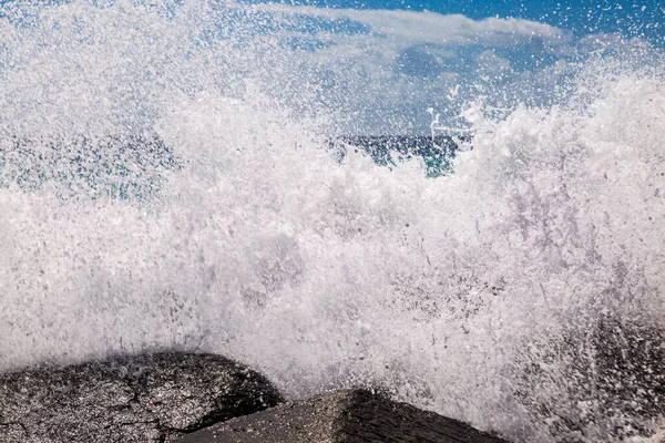 Agua Cayendo Sobre Rocas Playa Barbados —  Fotos de Stock