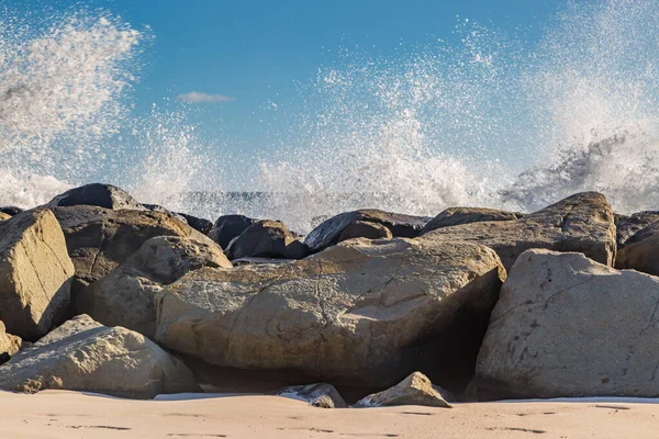 Хвилі Розбиваються Скелі Березі Острові Барбадос — стокове фото