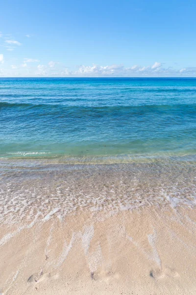 Stopy Písku Odplavuje Oceán Barbadosu — Stock fotografie
