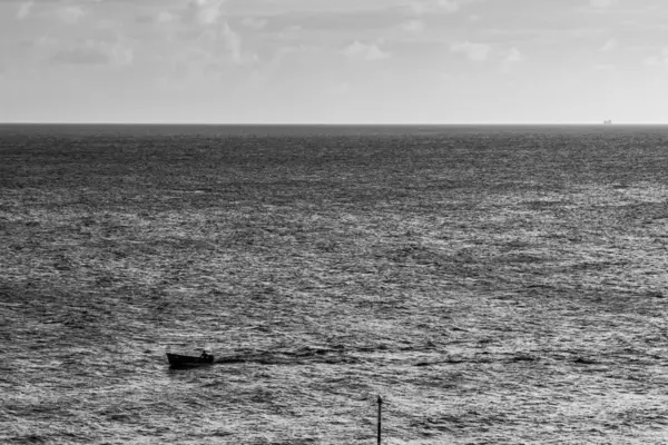 Silhouette Motorboot Auf Dem Wasser — Stockfoto