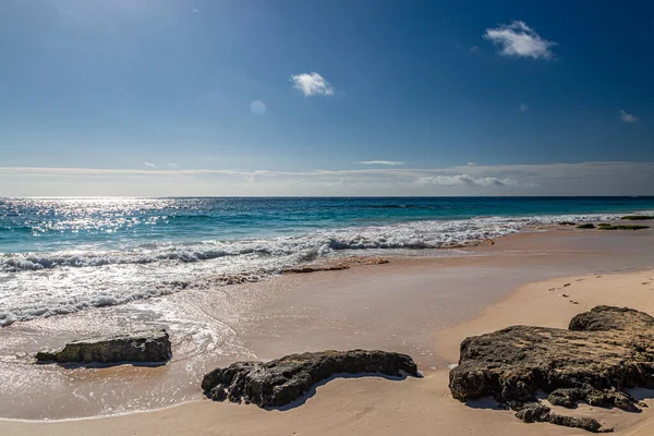Mirando Sobre Océano Desde Idílica Playa Del Codo Isla Bermudas —  Fotos de Stock