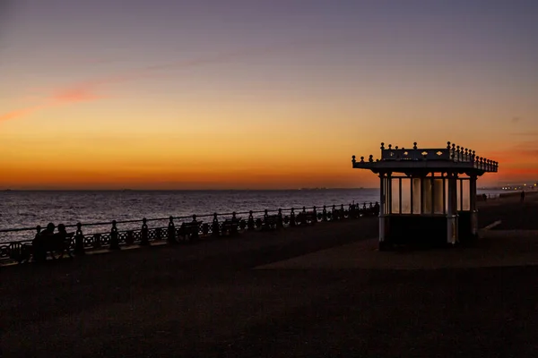 Zonsondergang Bij Brighton Gezien Vanaf Promenade Met Een Silhouetted Voorgrond — Stockfoto