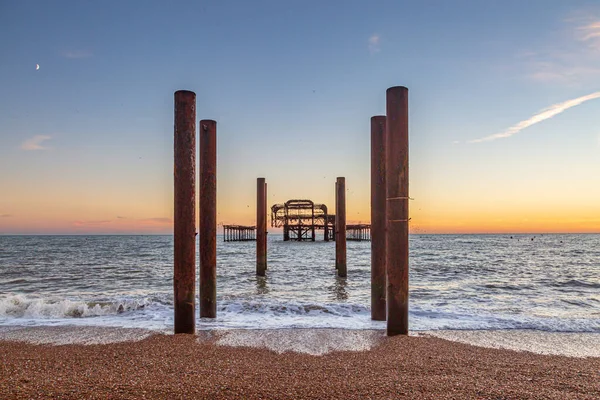 Brightons Iconic West Pier Sunset Com Pebble Beach Primeiro Plano — Fotografia de Stock