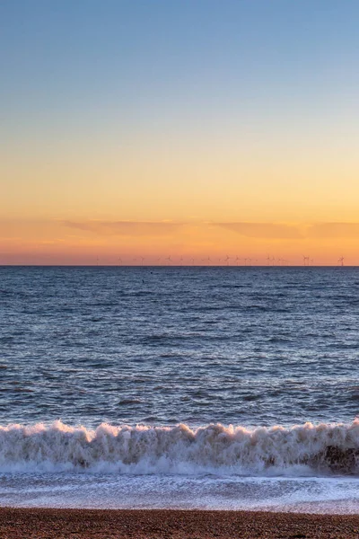 Sonnenuntergang Strand Von Brighton Horizont Ein Offshore Windpark — Stockfoto