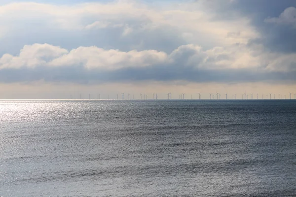 Ufukta Bir Rüzgar Çiftliği Var Sussex Teki Brighton Kıyılarında — Stok fotoğraf