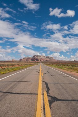 Utah 'ta uzun, düz bir yol.