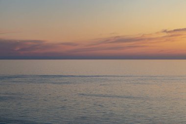 Gün batımında denize bakıyorum, Jersey 'den Channel Adaları' na